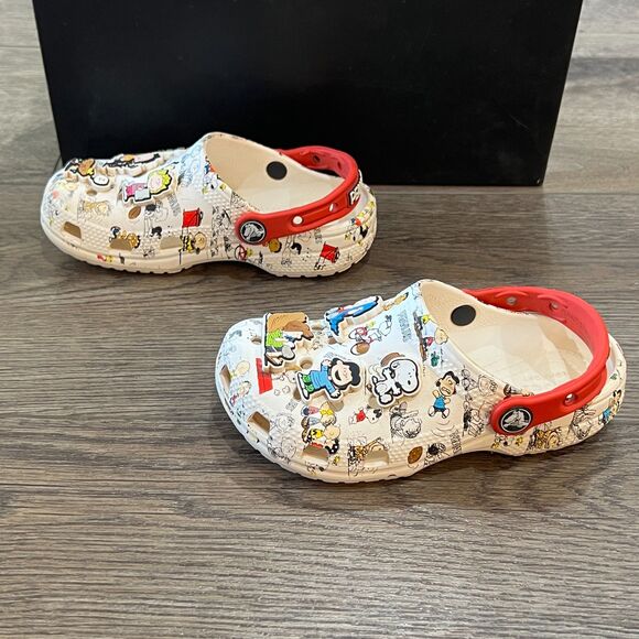 Limited Edition Crocs x Peanuts Clogs Charlie Brown Snoopy Jibbitz Kids Size 12 - Picture 6 of 10